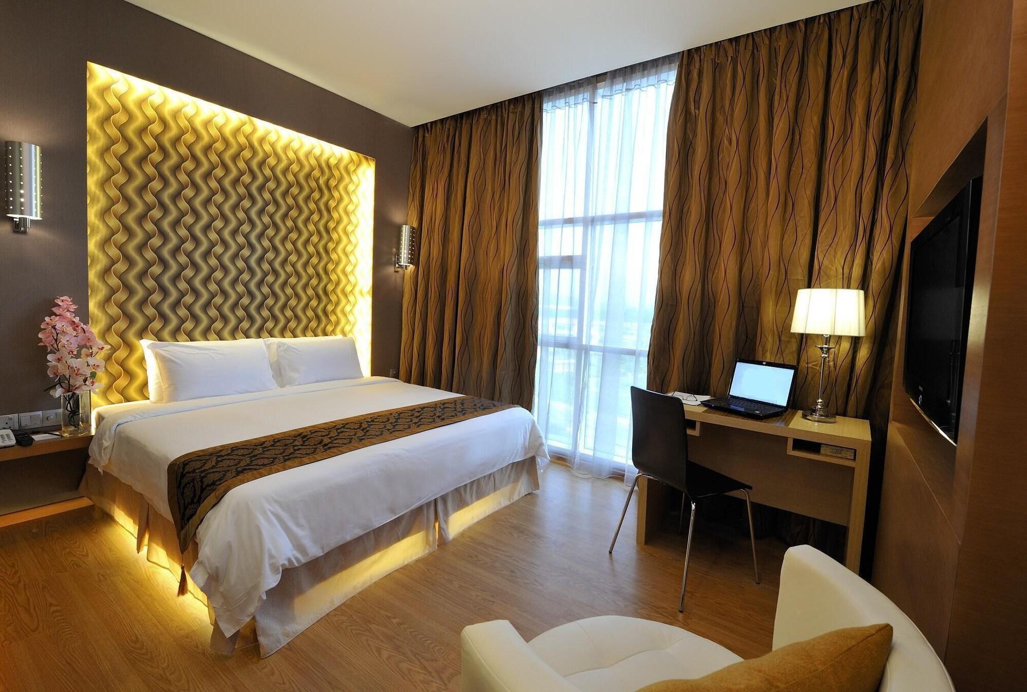 Courtyard Hotel 1Borneo Kota Kinabalu Esterno foto