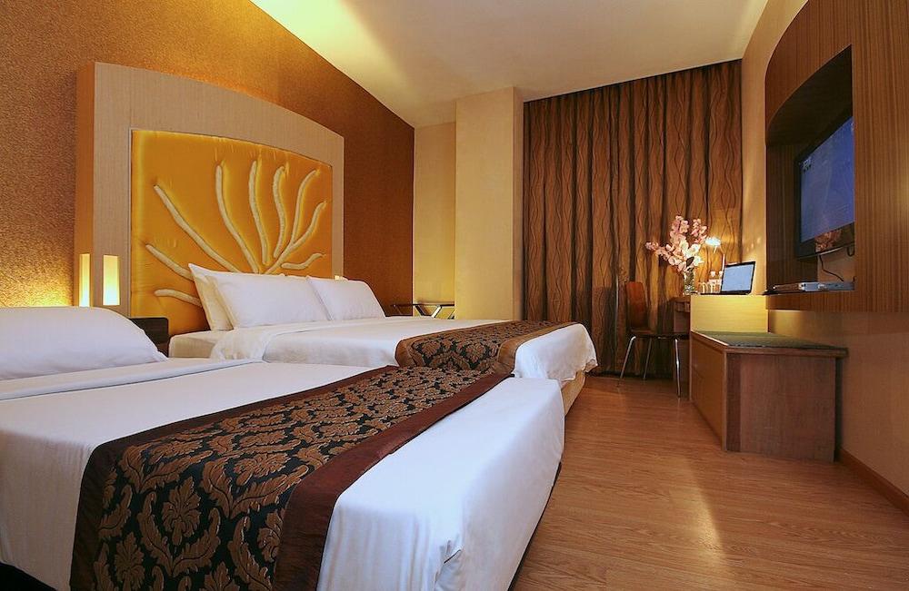 Courtyard Hotel 1Borneo Kota Kinabalu Esterno foto