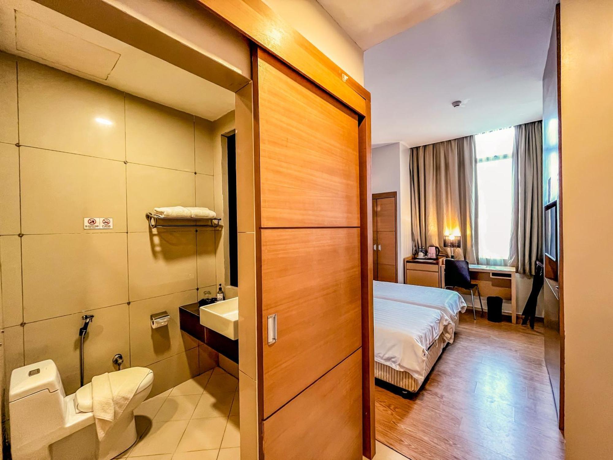 Courtyard Hotel 1Borneo Kota Kinabalu Esterno foto