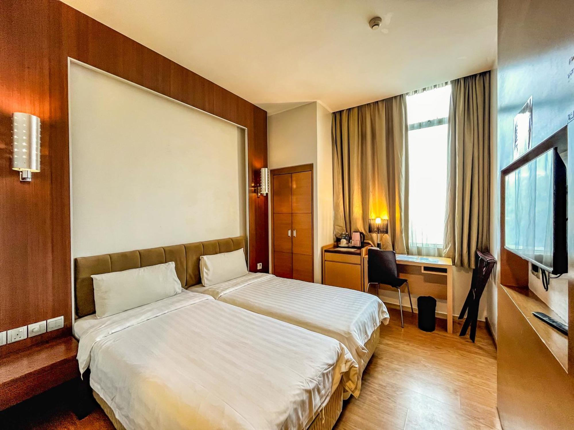Courtyard Hotel 1Borneo Kota Kinabalu Esterno foto
