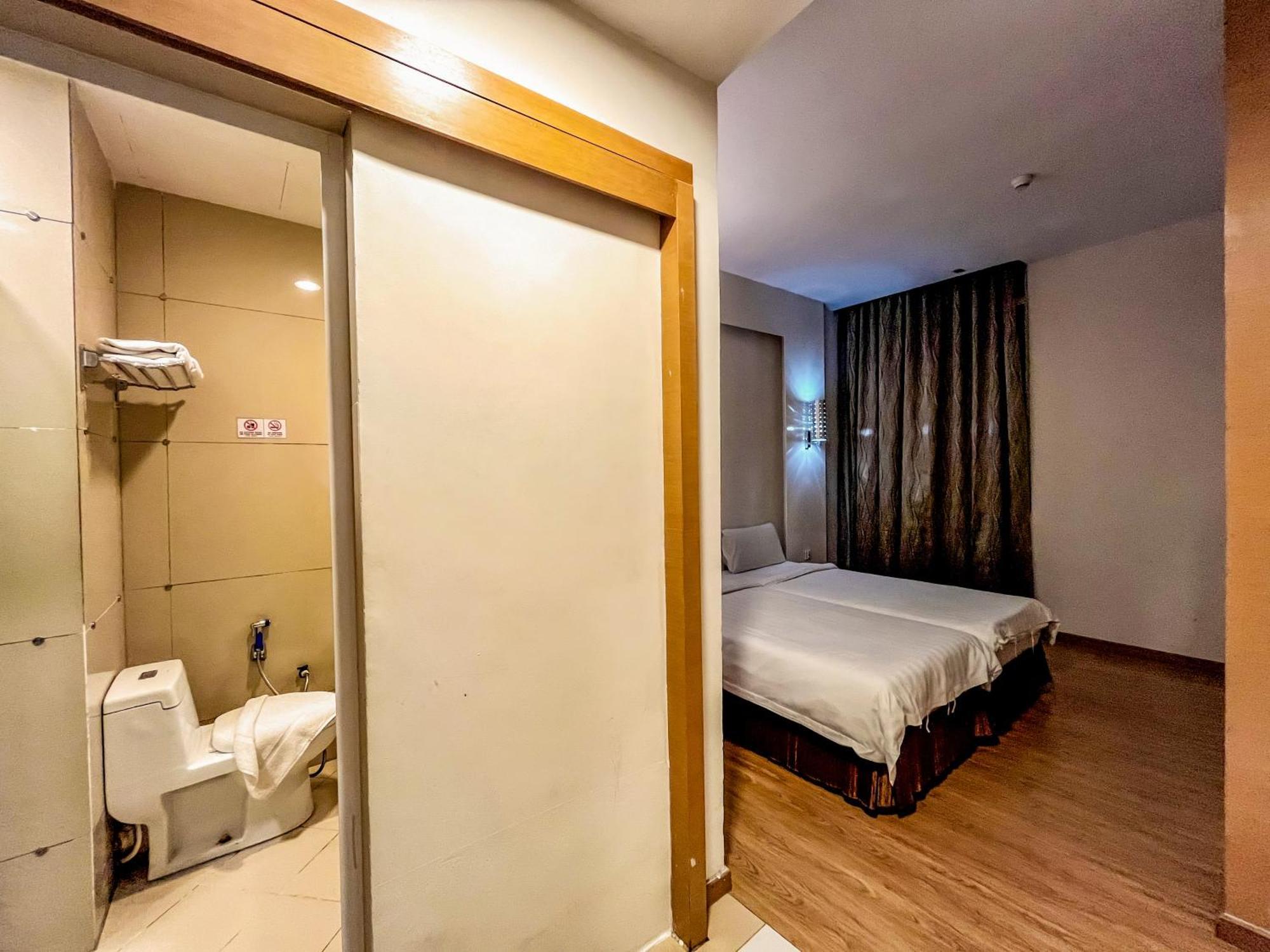 Courtyard Hotel 1Borneo Kota Kinabalu Esterno foto