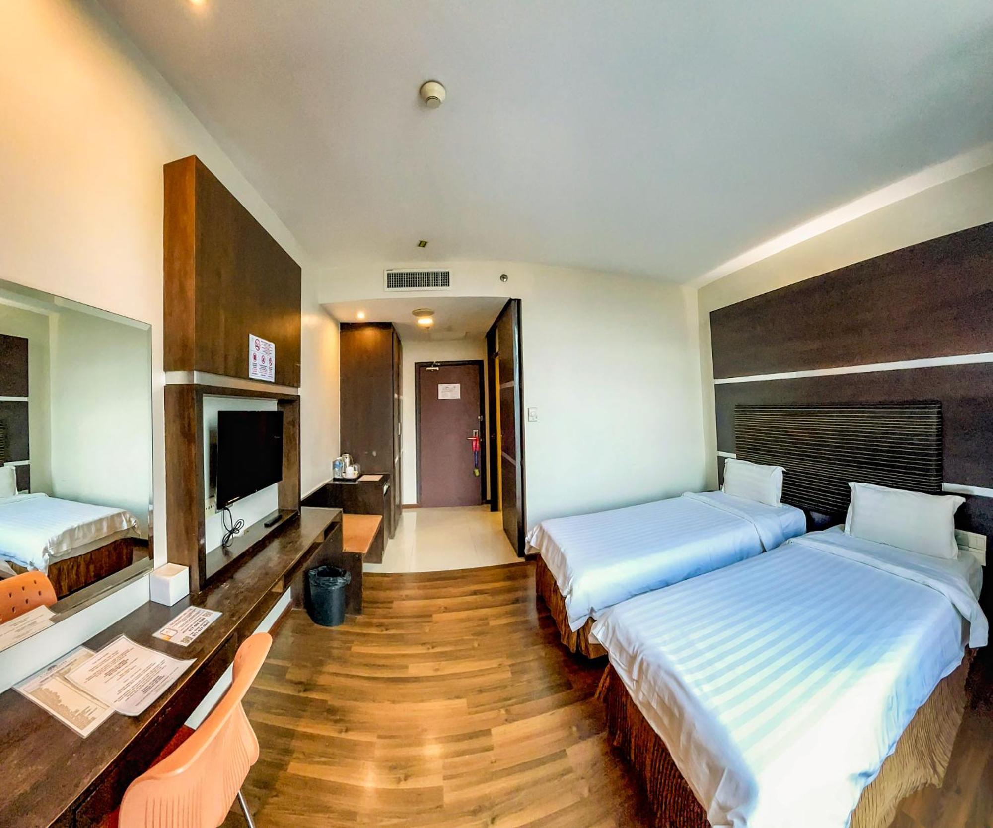 Courtyard Hotel 1Borneo Kota Kinabalu Esterno foto