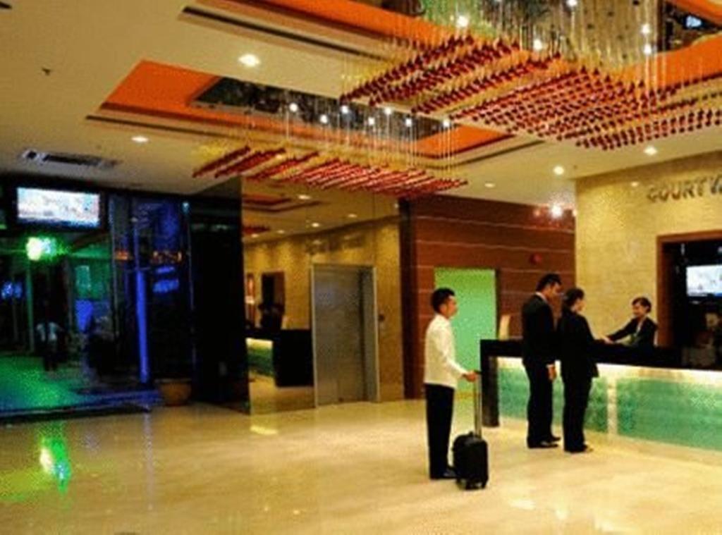 Courtyard Hotel 1Borneo Kota Kinabalu Esterno foto