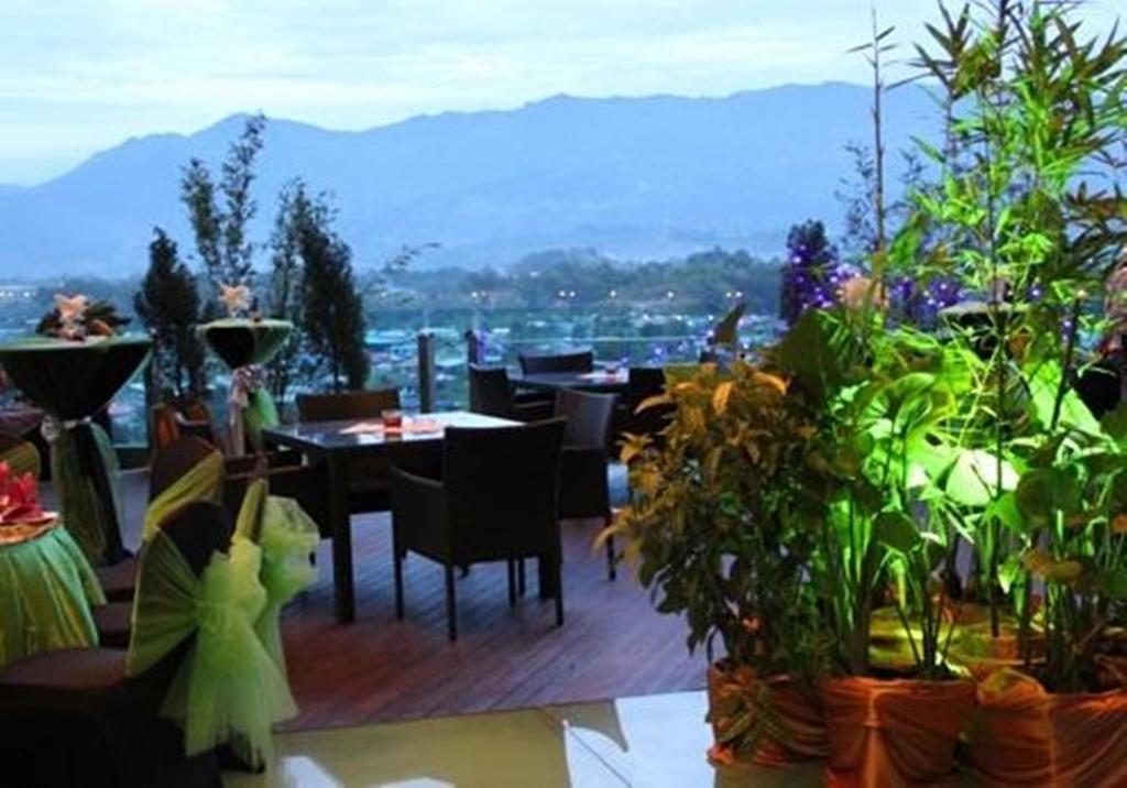 Courtyard Hotel 1Borneo Kota Kinabalu Esterno foto